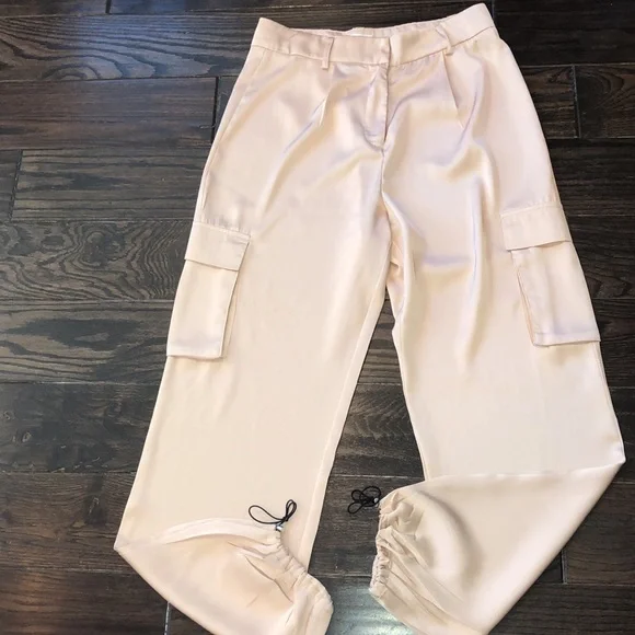 SUPERDOWN Rita cargo pants in champagne size medium new without tags - Picture 8 of 10